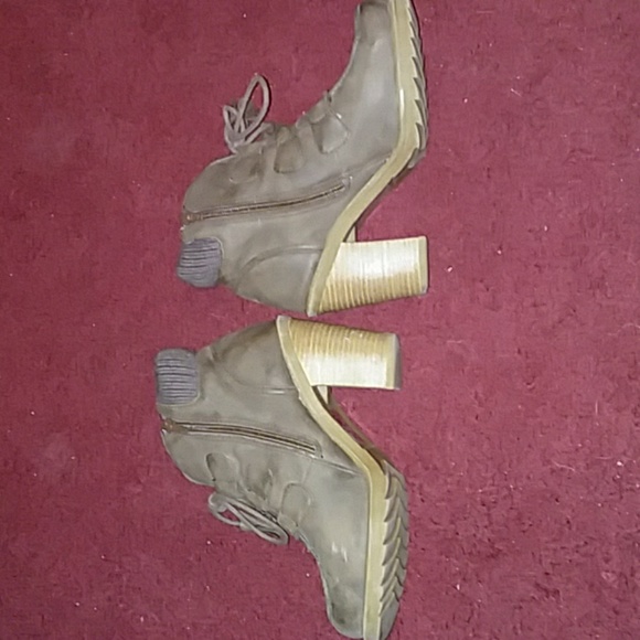 !!Booty heels w/ sweater anklet - Picture 3 of 6